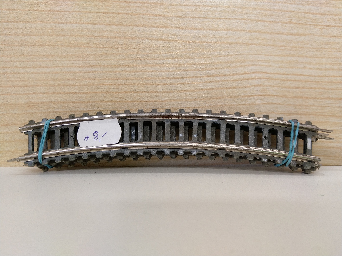 Modelová železnice H0 - Kolej papírová oblouk 17 cm