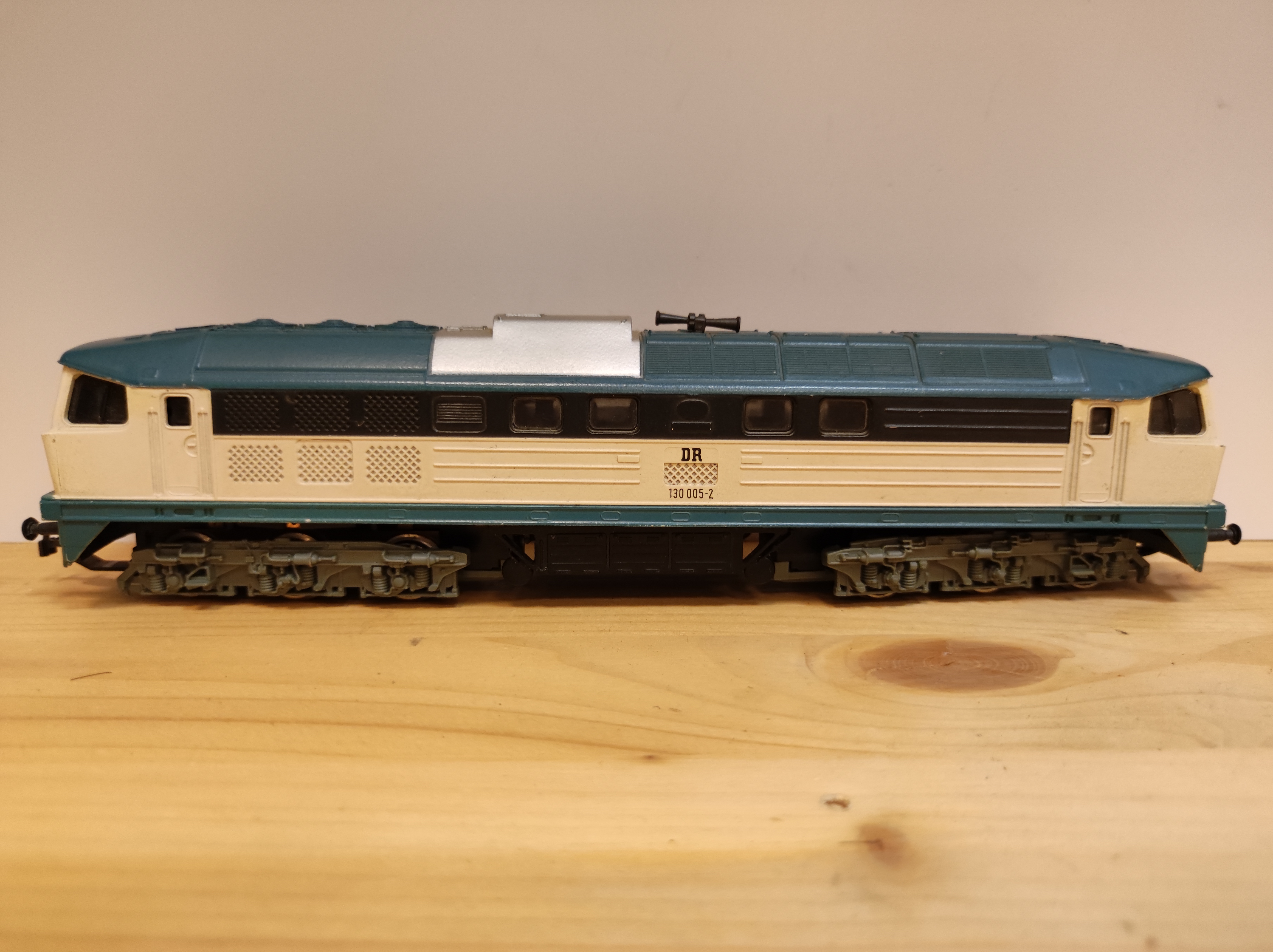 H0 - Dieselová lokomotiva BR 130 (2)