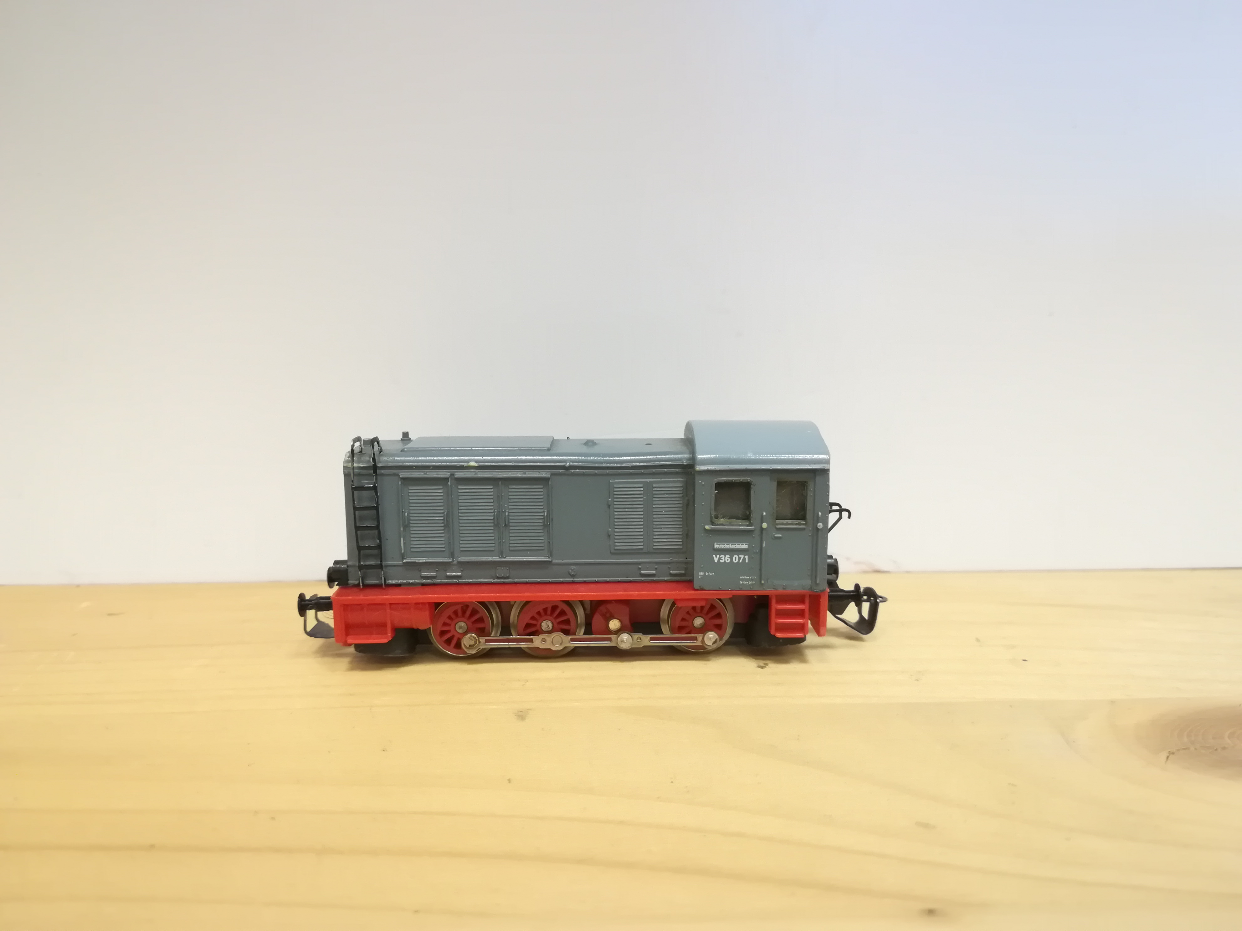 TT - Dieselová lokomotiva V 36 (šedá)