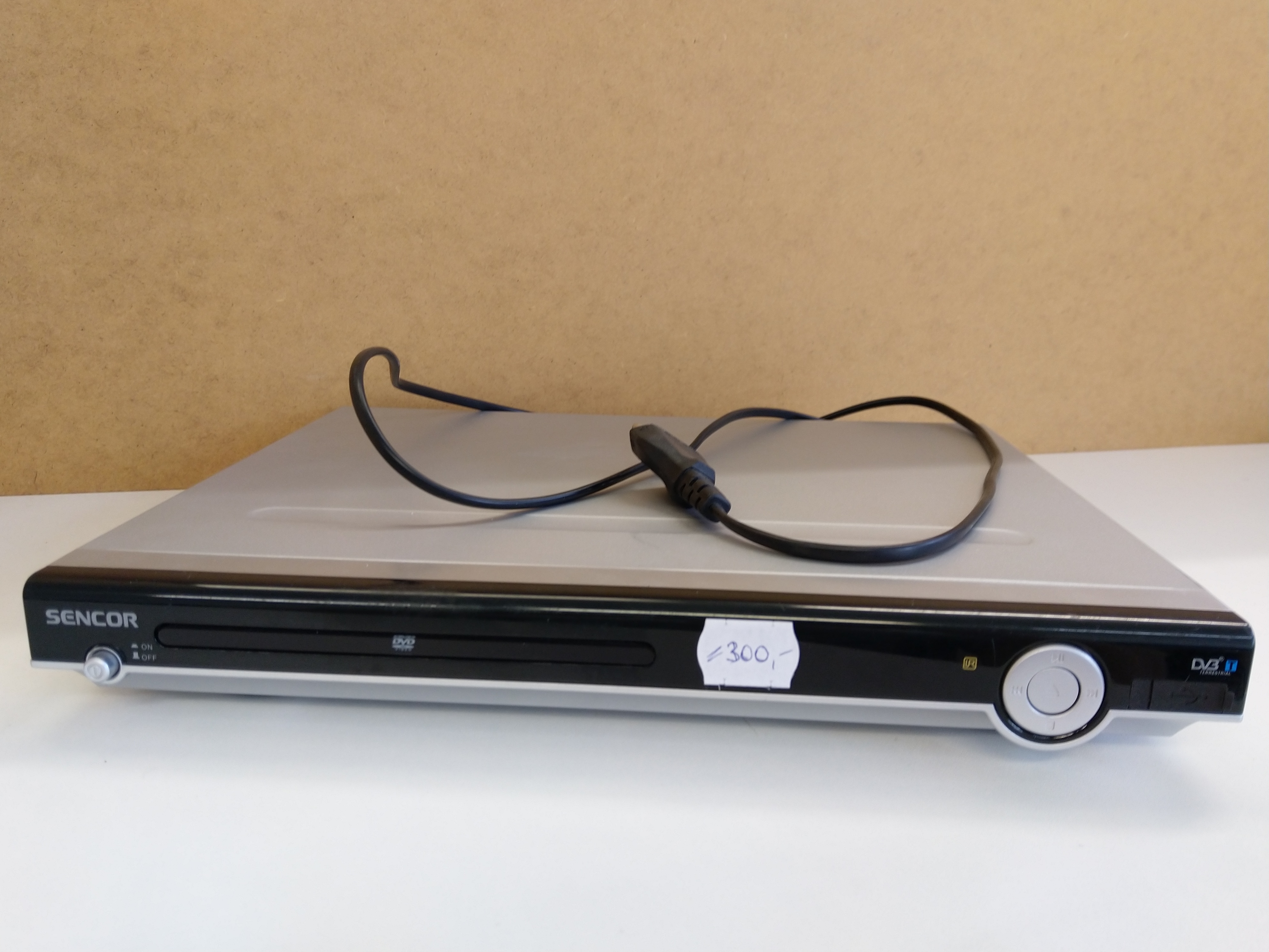 DVD player Sencor SDV-8802T s DVB-T příjímačem