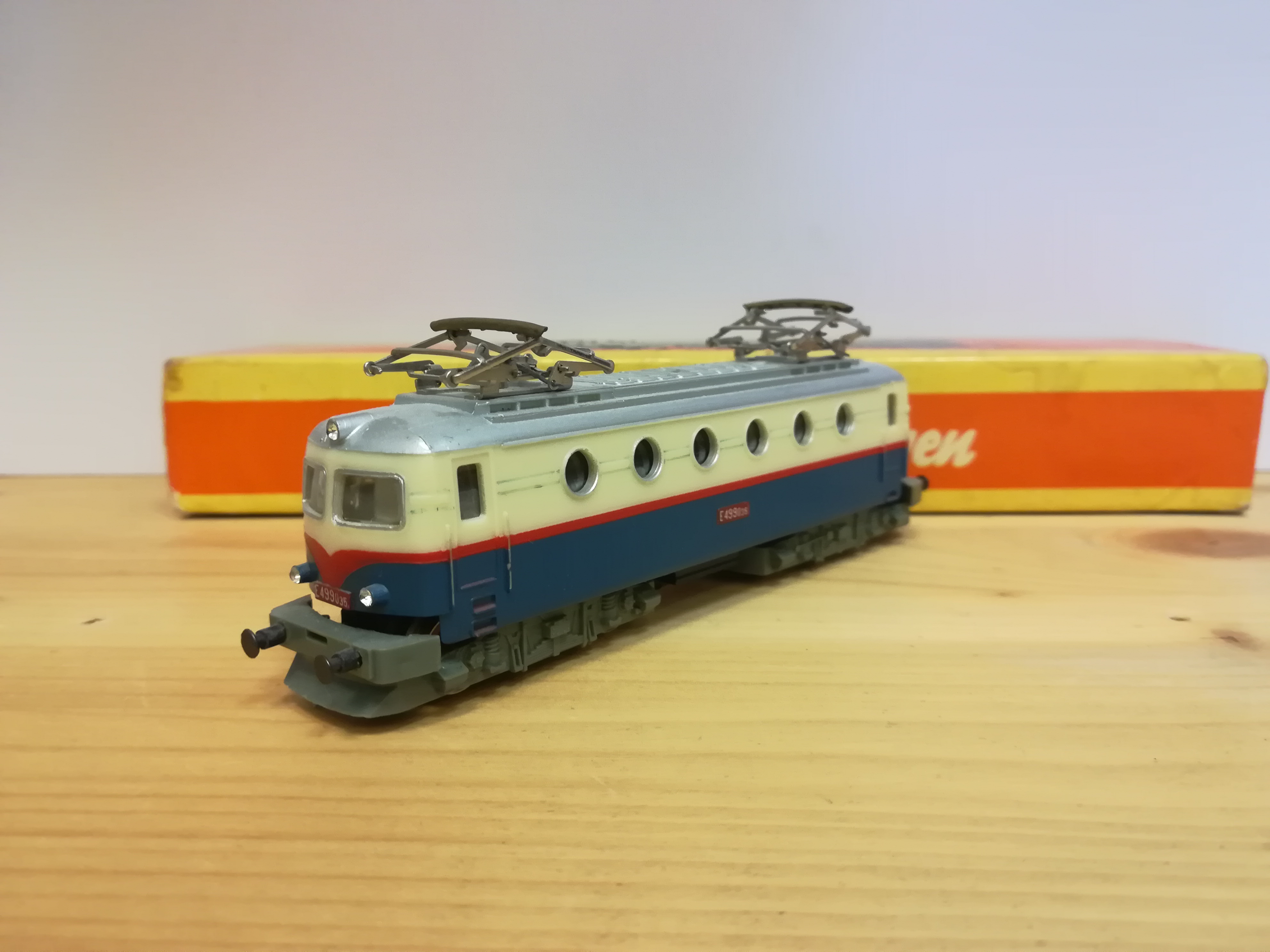 TT - Elektrická lokomotiva E 499 "Bobina" (2)