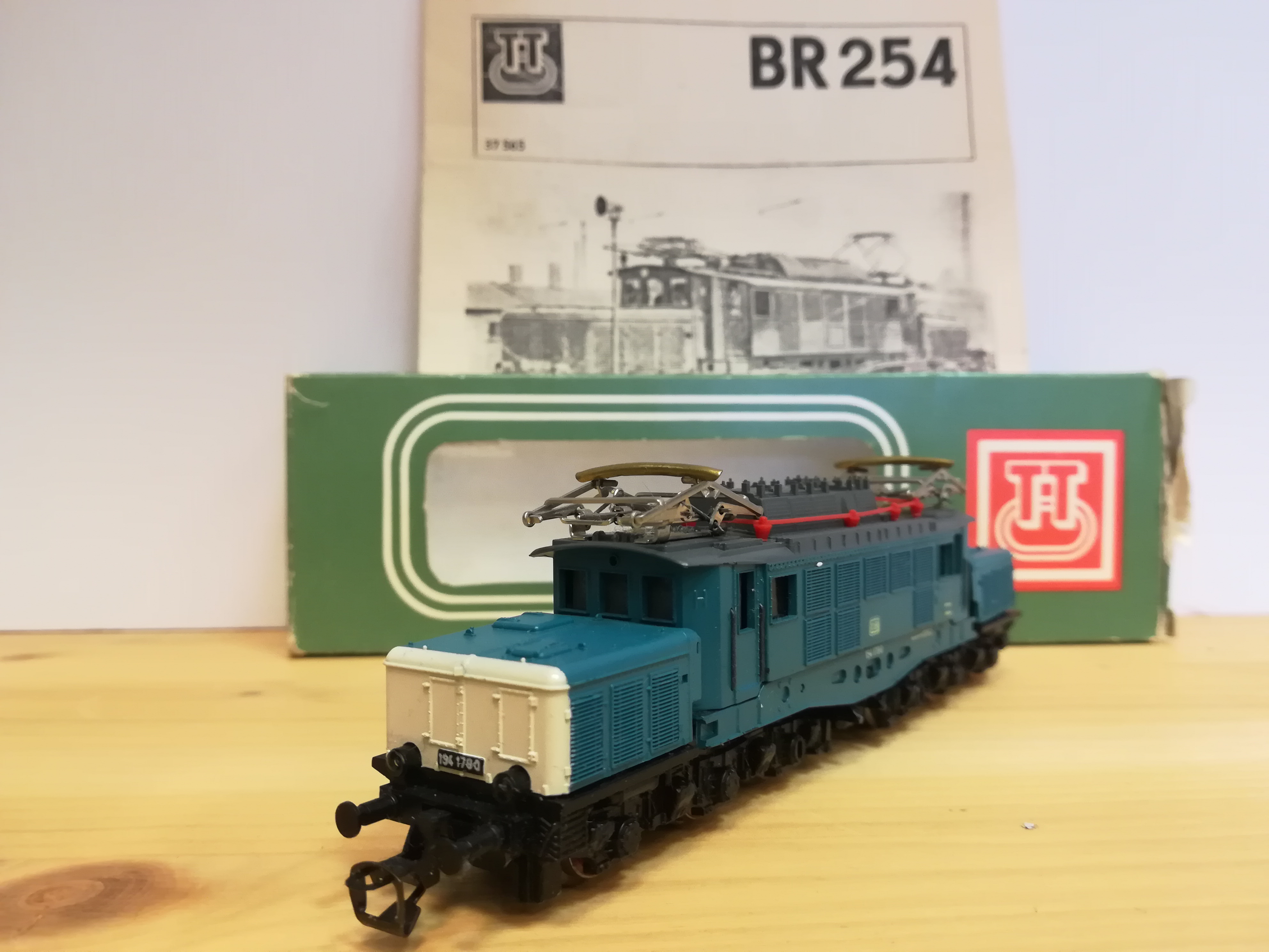 TT - Elektrická lokomotiva BR 254 "Krokodýl", modrá