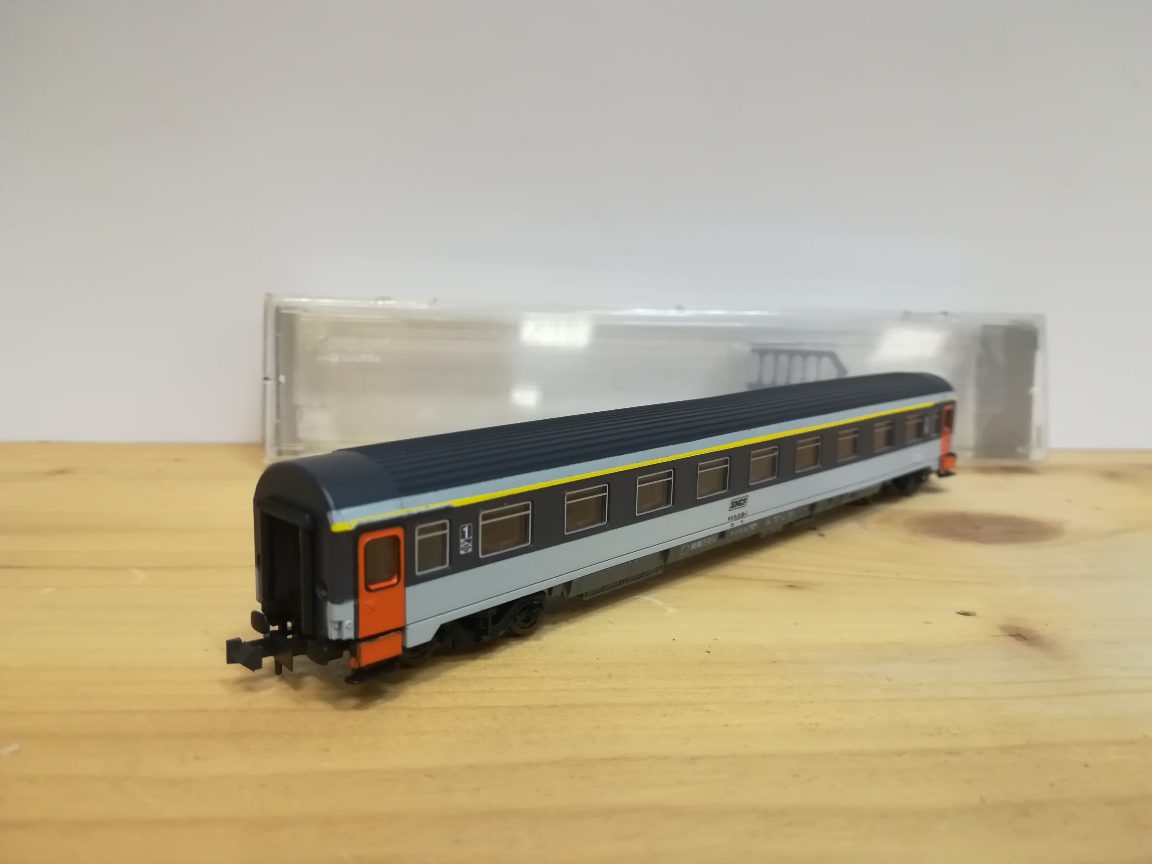 N ROCO - Rychlíkový vůz 1.tř. SNCF