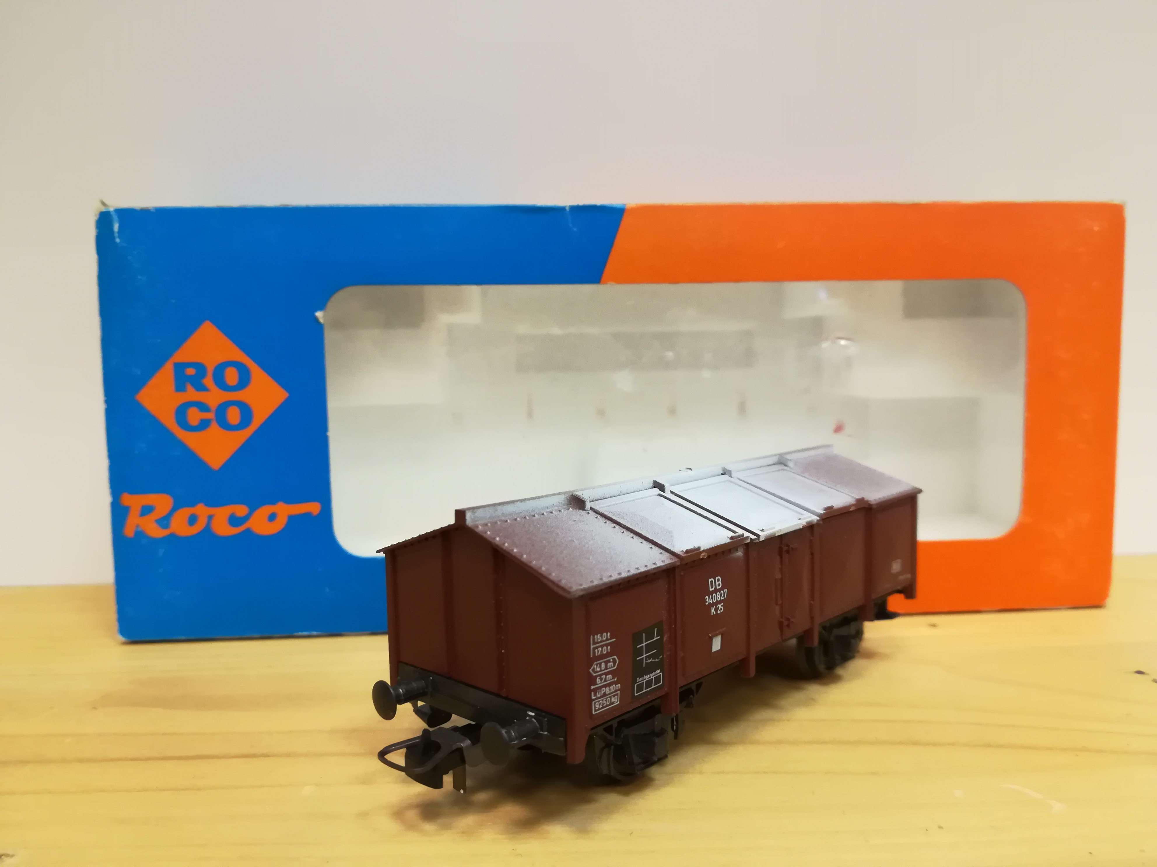 H0 ROCO - Vůz na sypké materiály DB