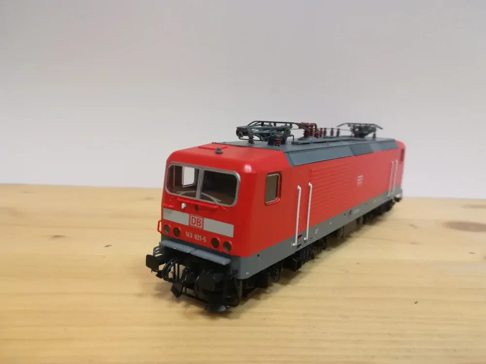 H0 ROCO - Elektrická lokomotiva BR 143 032 - 1