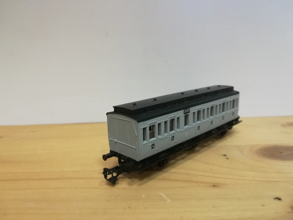TT - Tříosý osobní vůz 2401