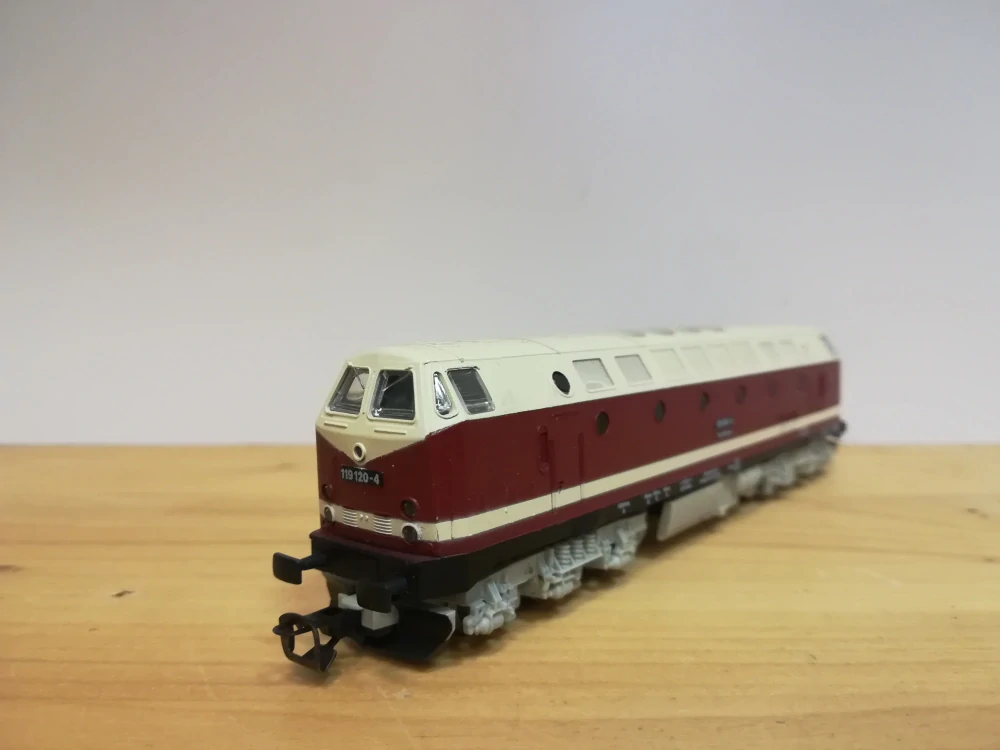 TT - Dieselová lokomotiva BR 119
