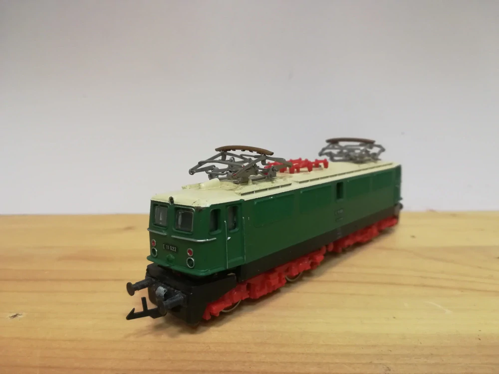 TT - Elektrická lokomotiva E 11 022