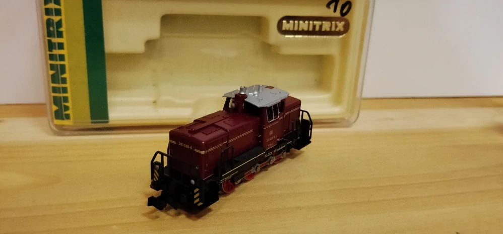 N MINITRIX - Dieselová lokomotiva 261 626-6