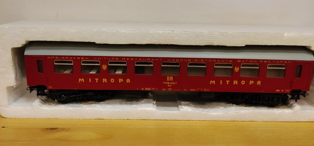 H0 Prefo - Restaurační vůz MITROPA Wrge  (2), osvětlený