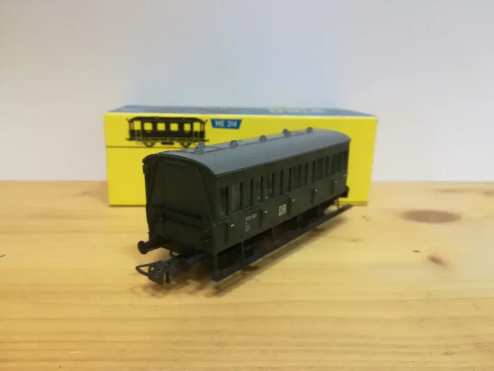 H0 - Osobní vůz 530-303 DR