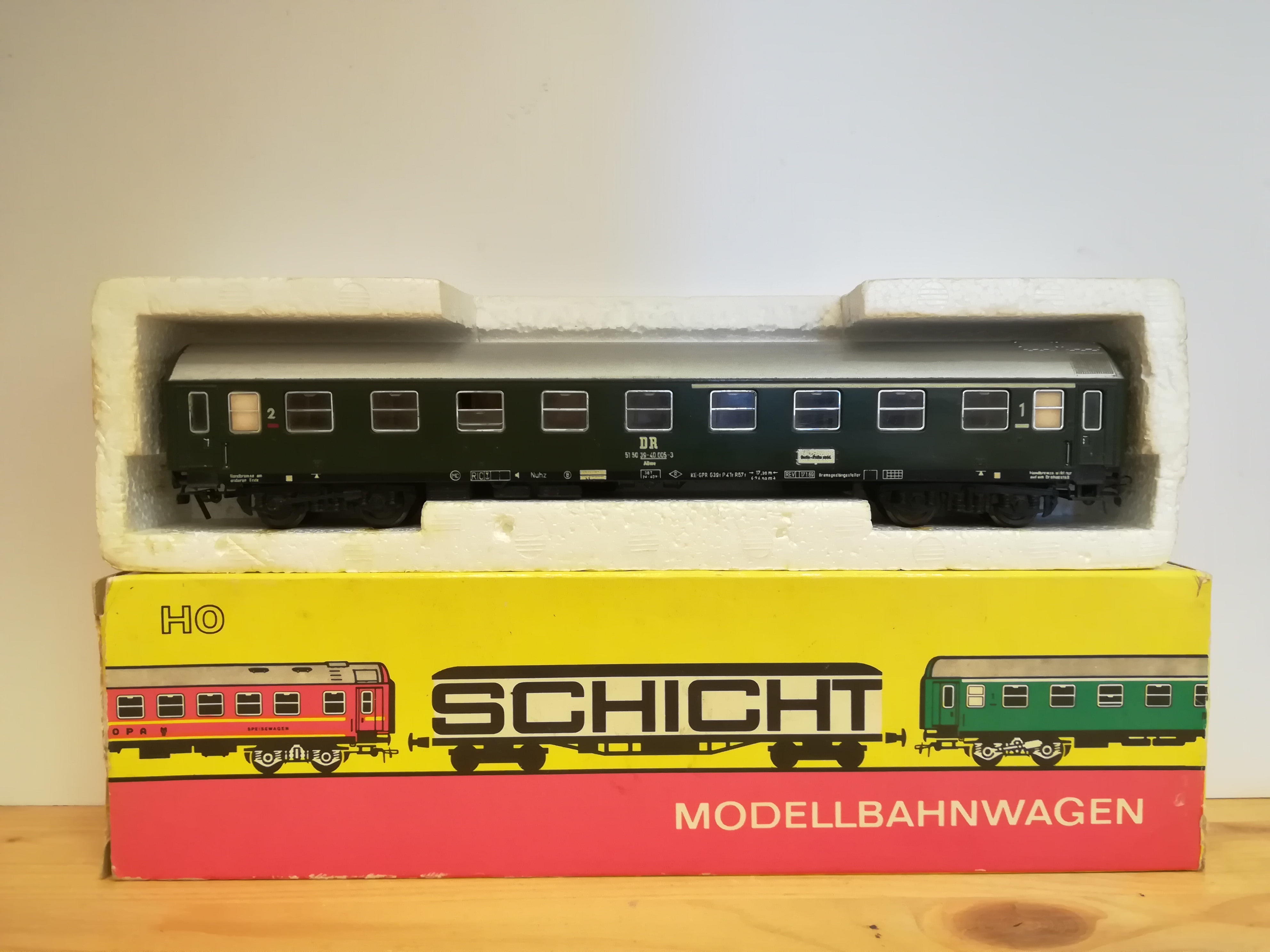 H0 Schicht - Rychlíkový vůz 1/2 tř. DR (soupr. Berlin-Paha)