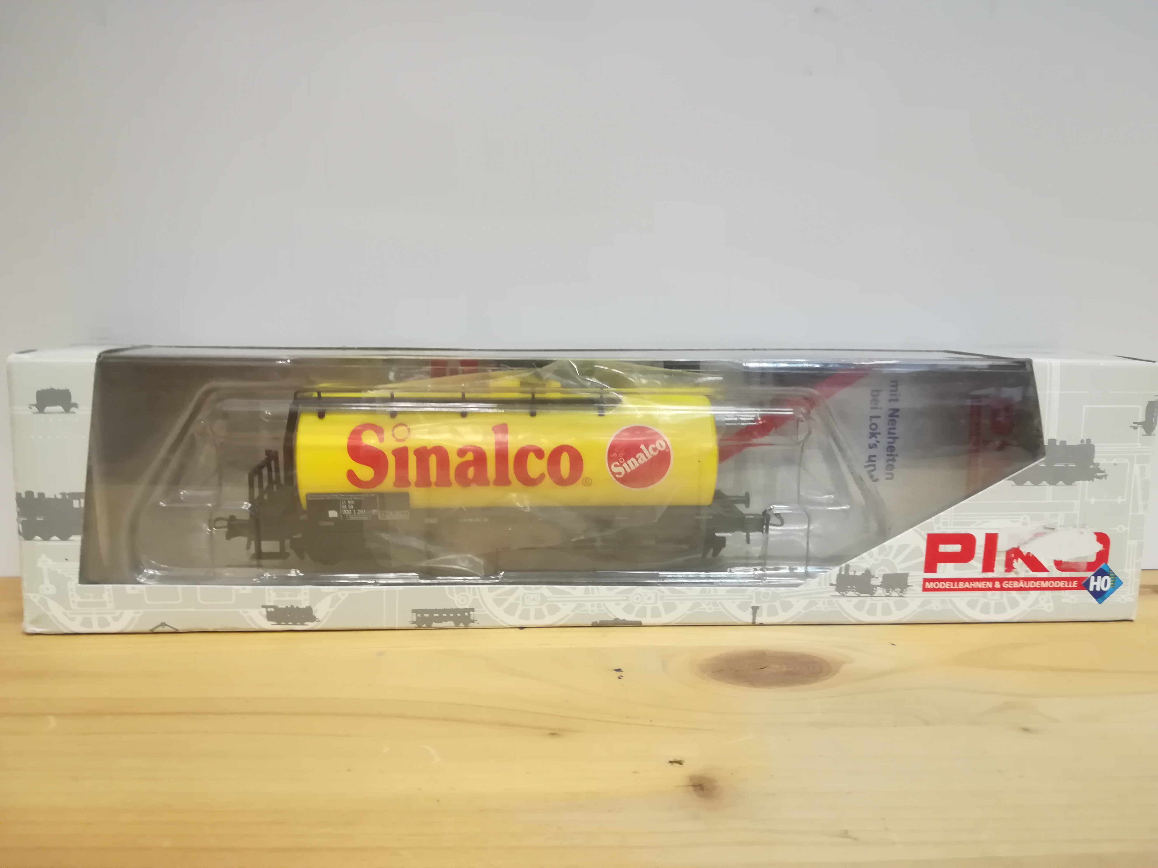 H0 PIKO - Čtyřosá cisterna SINALCO
