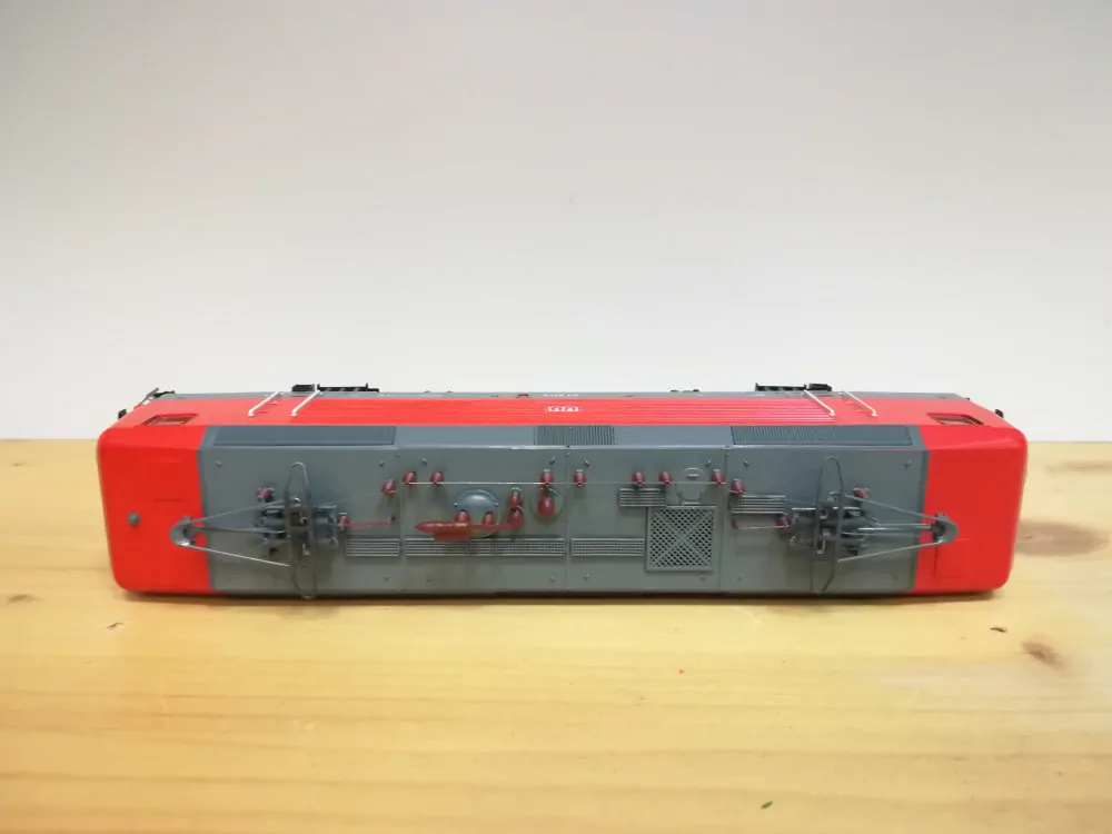 H0 ROCO - Elektrická lokomotiva BR 143 032 - 1