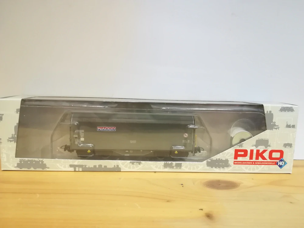 H0 - Čtyřosý vůz s plachtou a nákladem