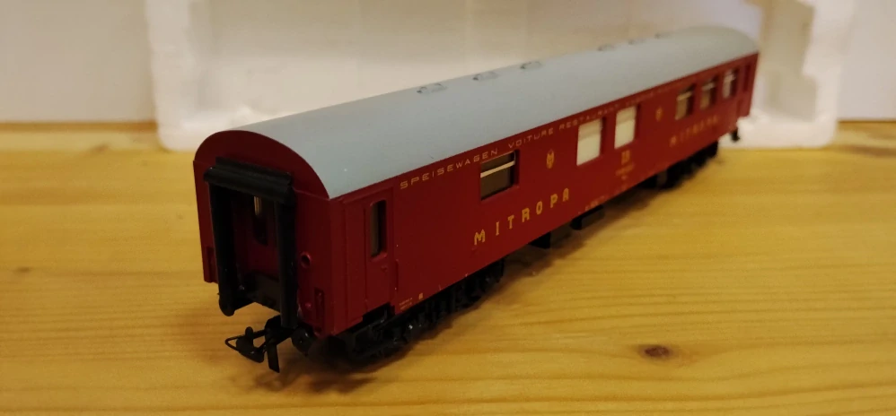 H0 Prefo - Restaurační vůz MITROPA Wrge  (2), osvětlený