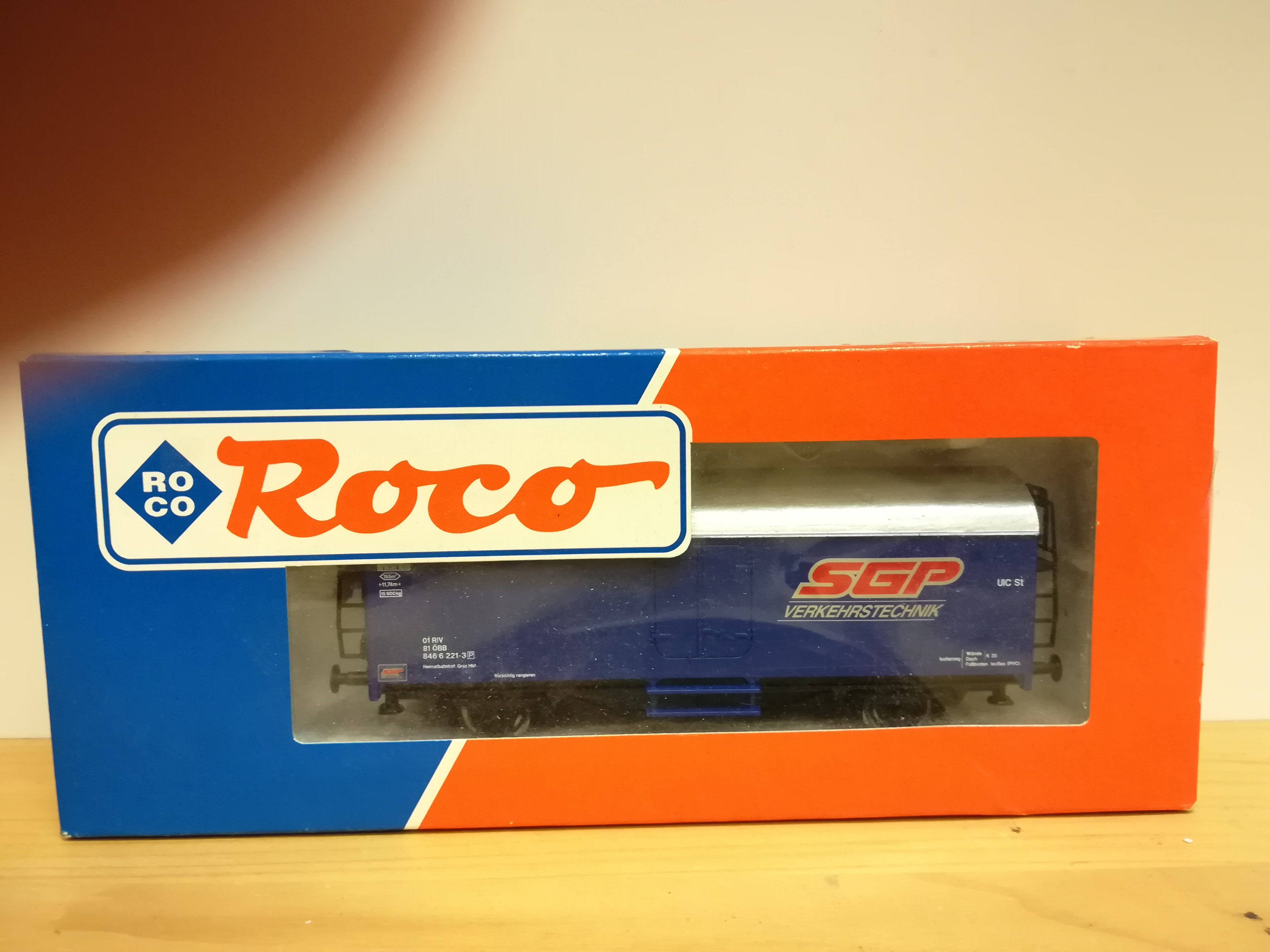 H0 ROCO - Uzavřený nákladní vůz SGP