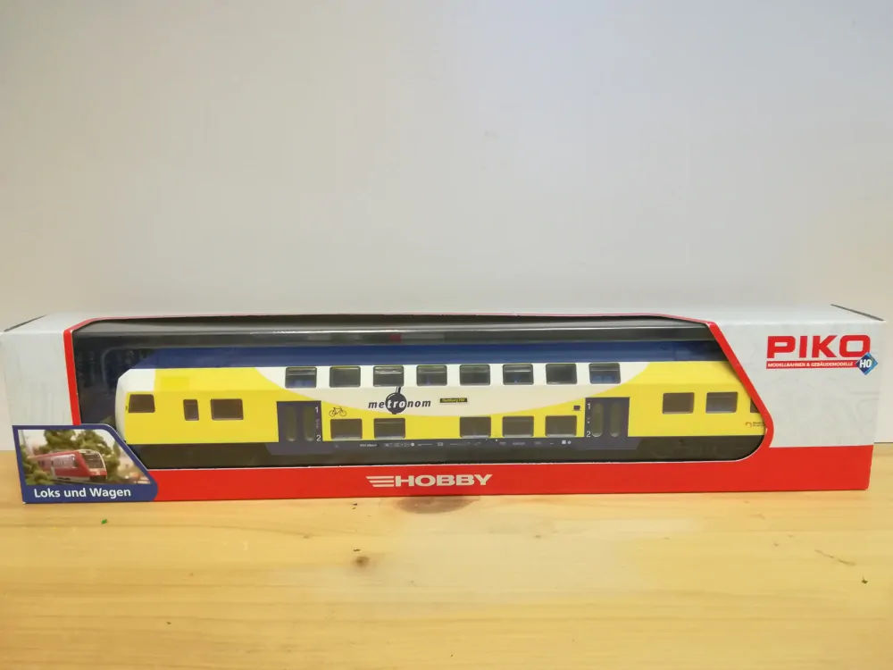 H0 PIKO - Řídící vůz 1/2tř patrové soupravy METRONOM