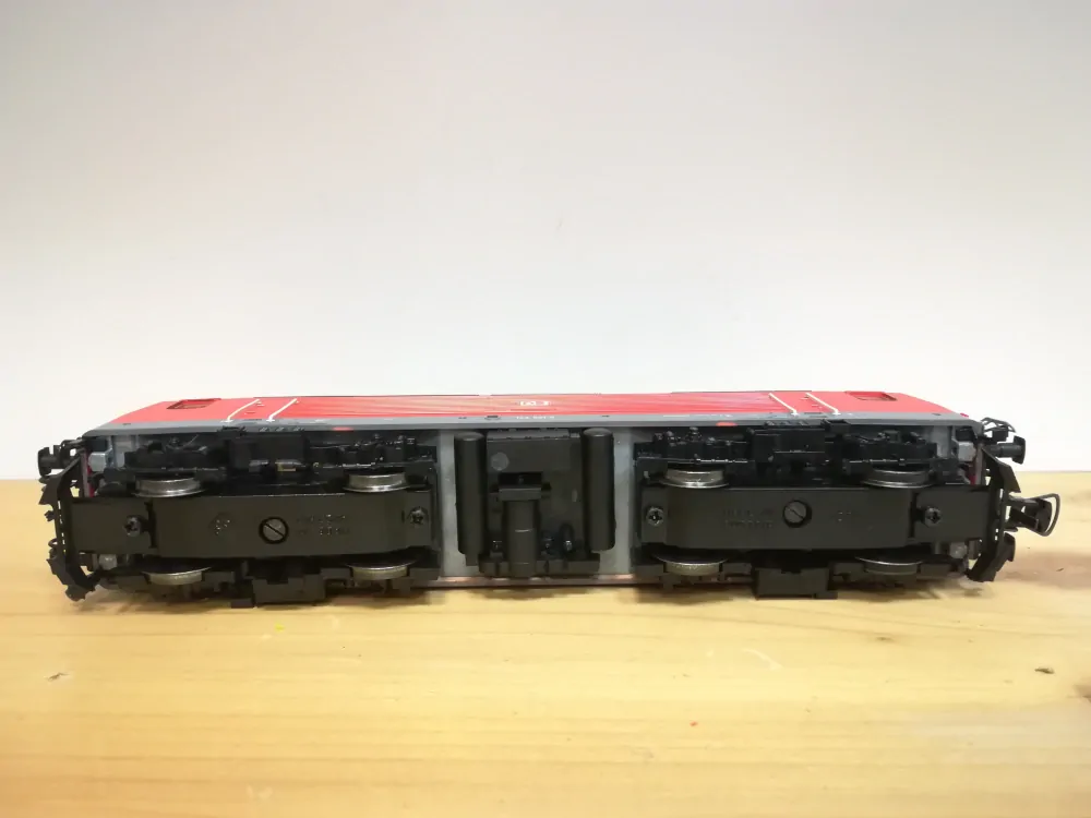 H0 ROCO - Elektrická lokomotiva BR 143 032 - 1