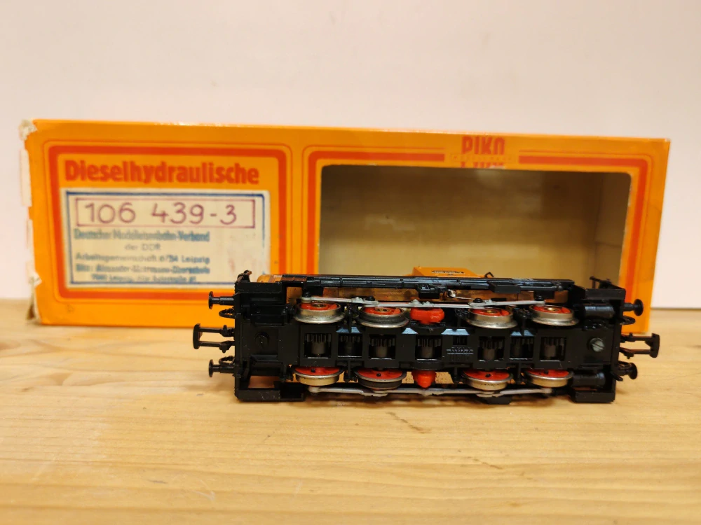 H0 - Dieselová lokomotiva BR 106