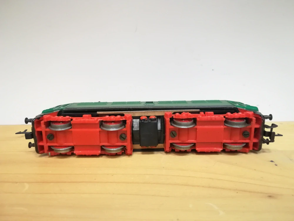 TT - Elektrická lokomotiva E 11 022