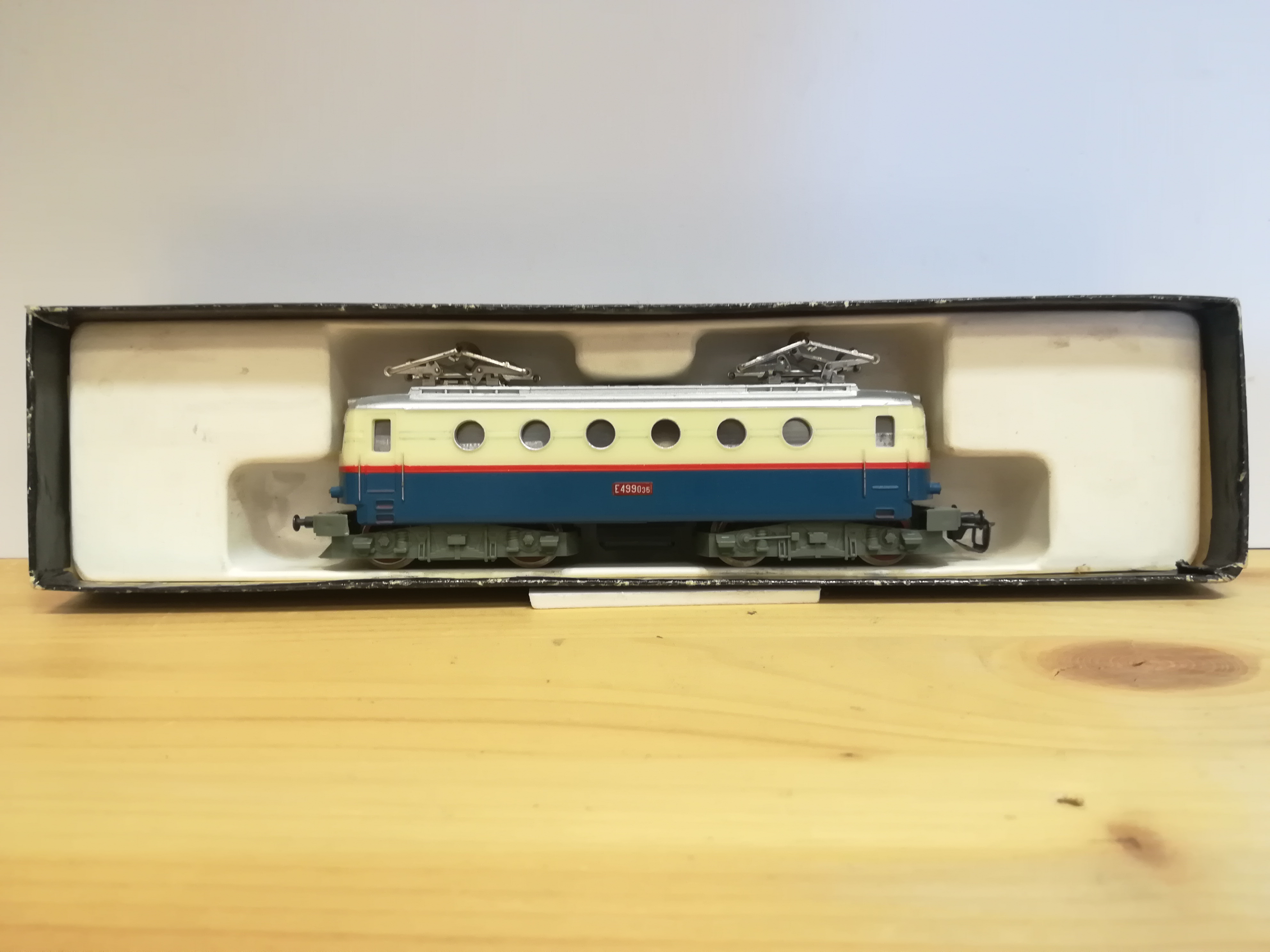 TT - Elektrická lokomotiva E 499 "Bobina" (2)