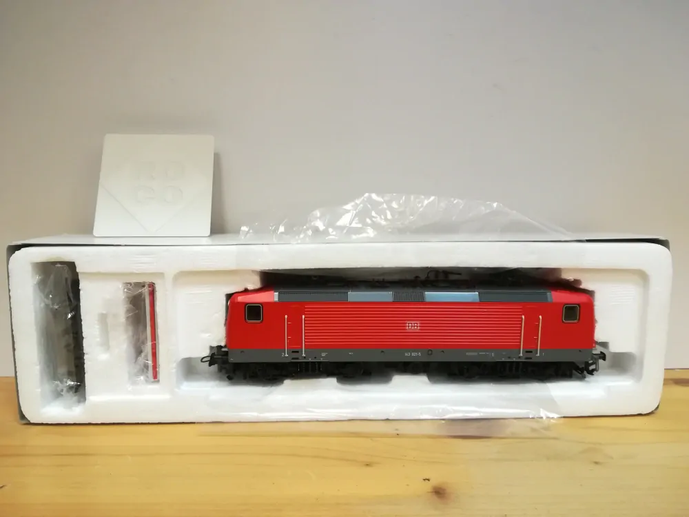 H0 ROCO - Elektrická lokomotiva BR 143 032 - 1