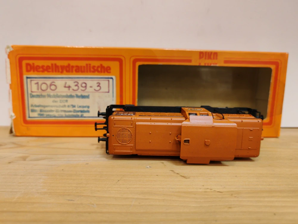 H0 - Dieselová lokomotiva BR 106