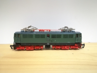 TT - Elektrická lokomotiva E 242 018