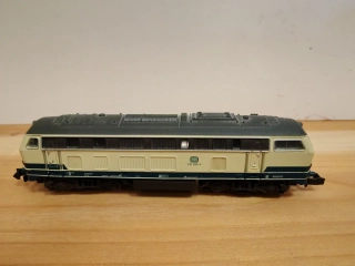 N ROCO - Dieselová lokomotiva 215 046 - 4